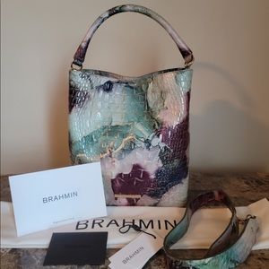 Brahmin Nirvana Amelia (Medium) Bucket Handbag